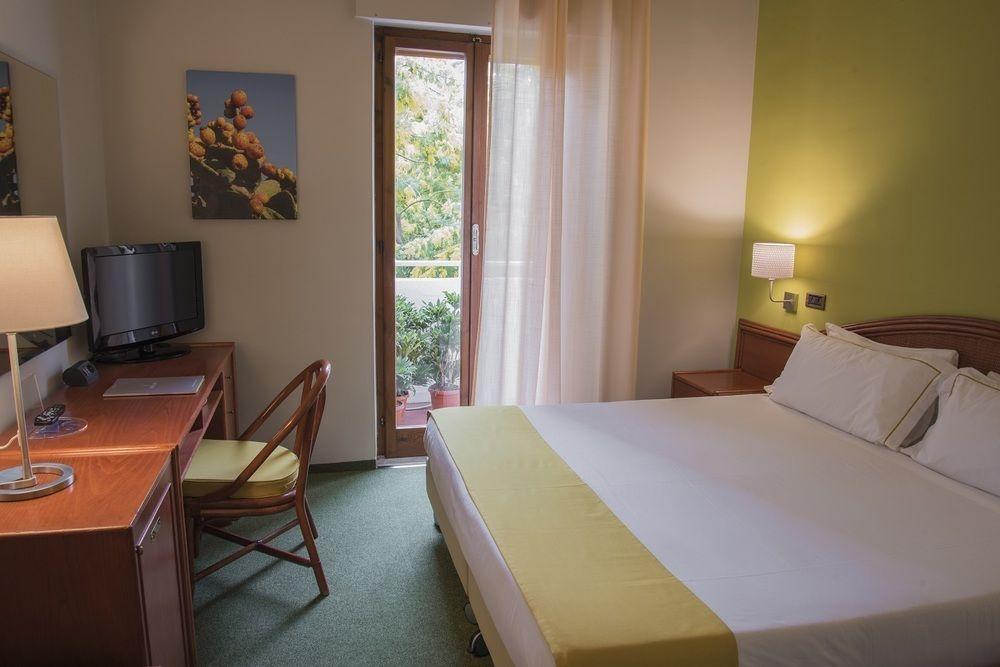 Hotel Riva Del Sole Джовинаццо Экстерьер фото